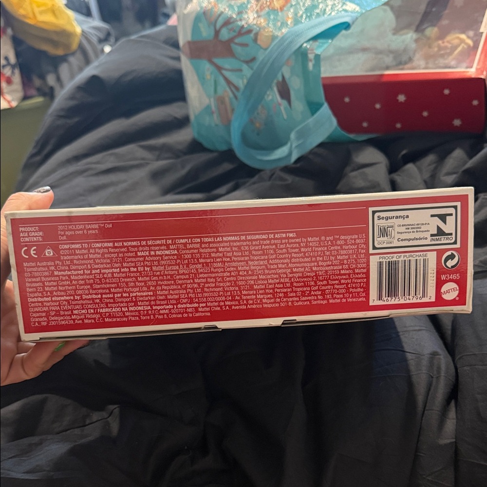 Barbie Holiday Collector Doll 2012 - Picture 2 of 4